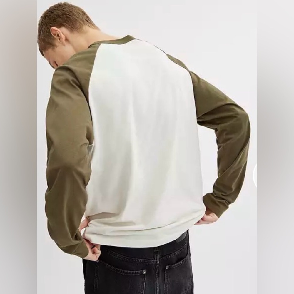 NWT COACH Wild Raglan Crewneck Long Sleeve T-Shirt |Size Medium - Picture 3 of 6